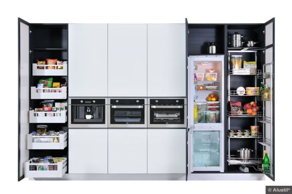 Larder storage & Height adjustable baskets