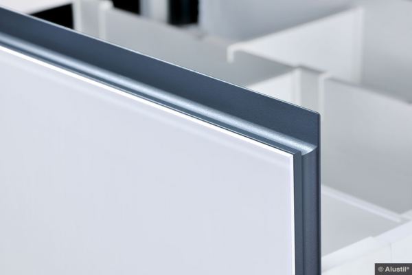 45° mitre edge & hidden aluminium handles